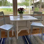 Naantalissa Idyllinen Merenrantatalo, Onnenpoukama 度假居 纳坦利