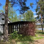 Naantalissa Idyllinen Merenrantatalo, Onnenpoukama 度假居 *