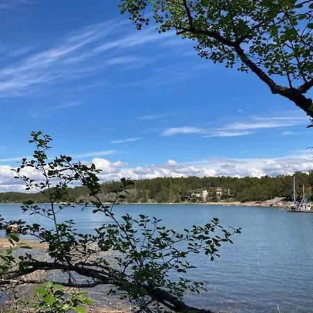 Naantalissa Idyllinen Merenrantatalo, Onnenpoukama 別荘
