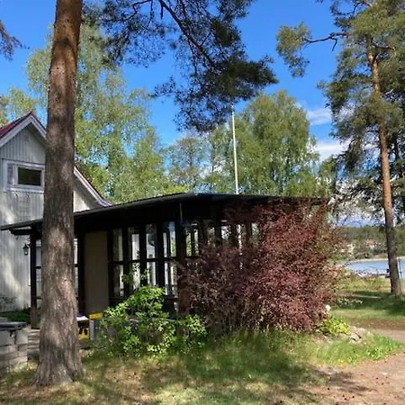 Naantalissa Idyllinen Merenrantatalo, Onnenpoukama 펜션 *