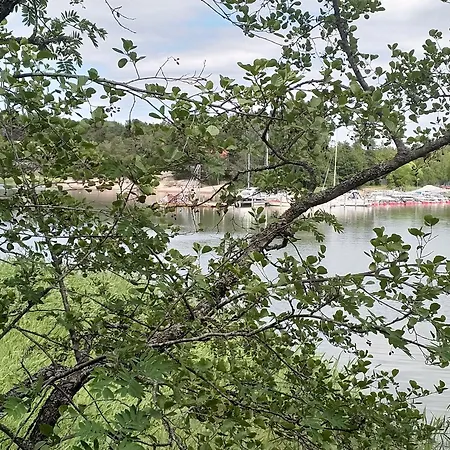 Naantalissa Idyllinen Merenrantatalo, Onnenpoukama 別荘