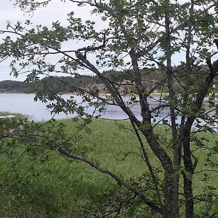 Naantalissa Idyllinen Merenrantatalo, Onnenpoukama