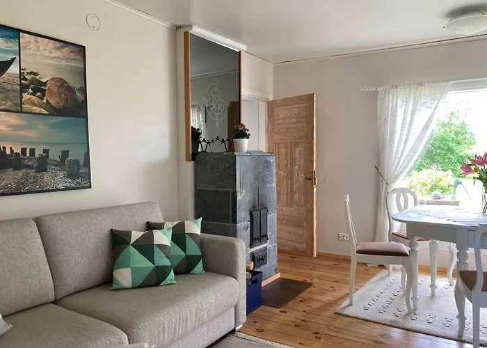 Naantalissa Idyllinen Merenrantatalo, Onnenpoukama * Naantali