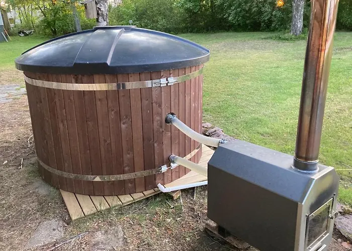 Naantalissa Idyllinen Merenrantatalo, Onnenpoukama