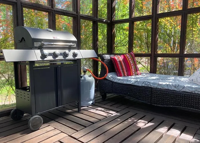 Naantalissa Idyllinen Merenrantatalo, Onnenpoukama *