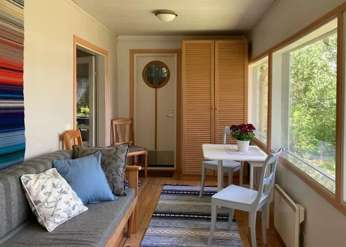 Naantalissa Idyllinen Merenrantatalo, Onnenpoukama Naantali