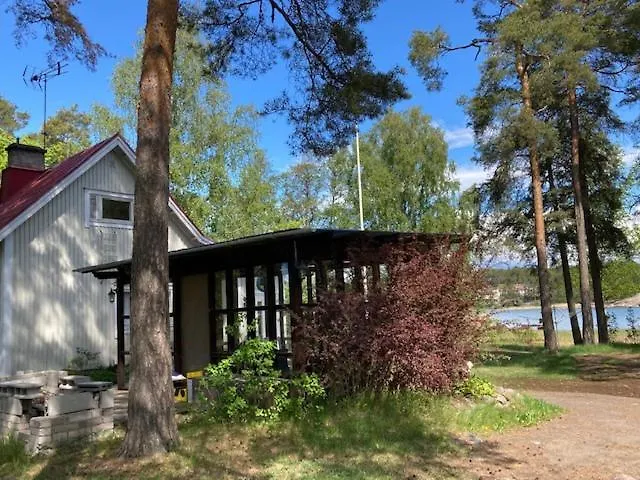 Naantalissa Idyllinen Merenrantatalo, Onnenpoukama Nyaraló *