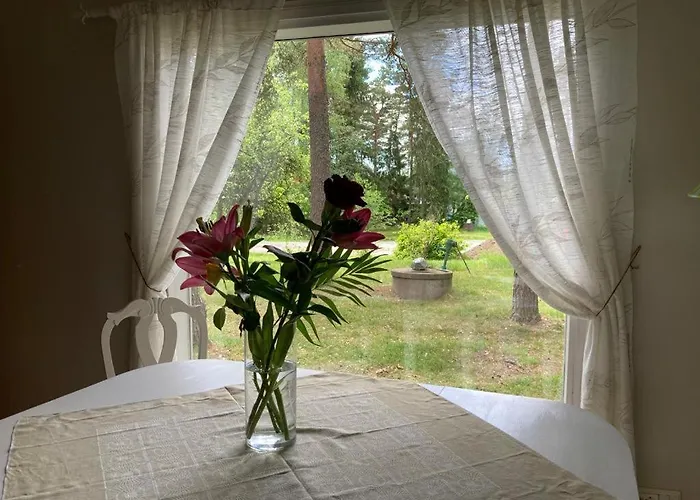 Nyaraló Naantalissa Idyllinen Merenrantatalo, Onnenpoukama *